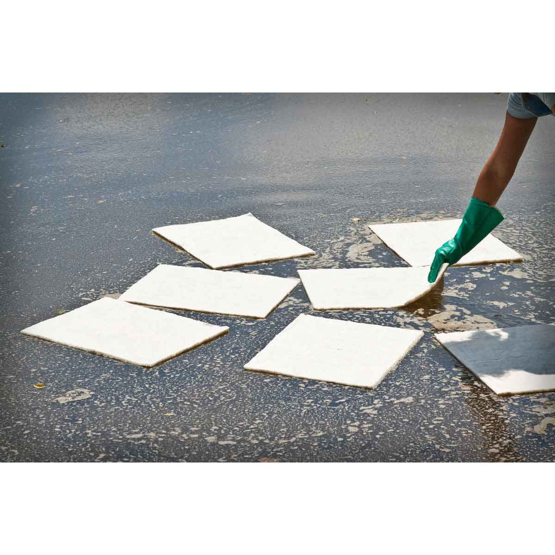 Brady BPO500, BASIC Oil Only Absorbent Pads, Light Weight, 15"x 17", Absorbency Capacity 17 gal, Bale of 100 Pads MTESolutions