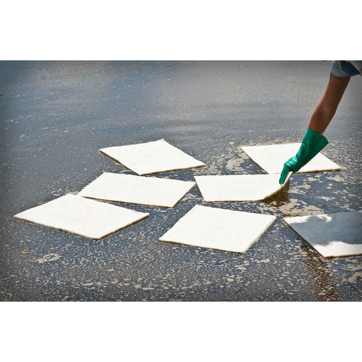 Brady BPO500, BASIC Oil Only Absorbent Pads, Light Weight, 15"x 17", Absorbency Capacity 17 gal, Bale of 100 Pads MTESolutions
