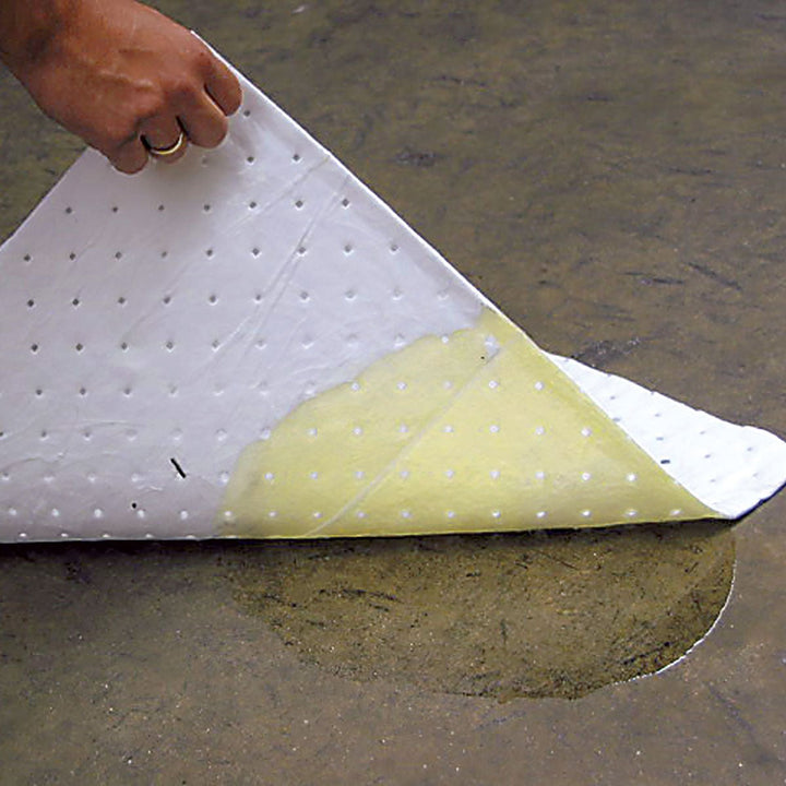 Brady BPO500, BASIC Oil Only Absorbent Pads, Light Weight, 15"x 17", Absorbency Capacity 17 gal, Bale of 100 Pads MTESolutions