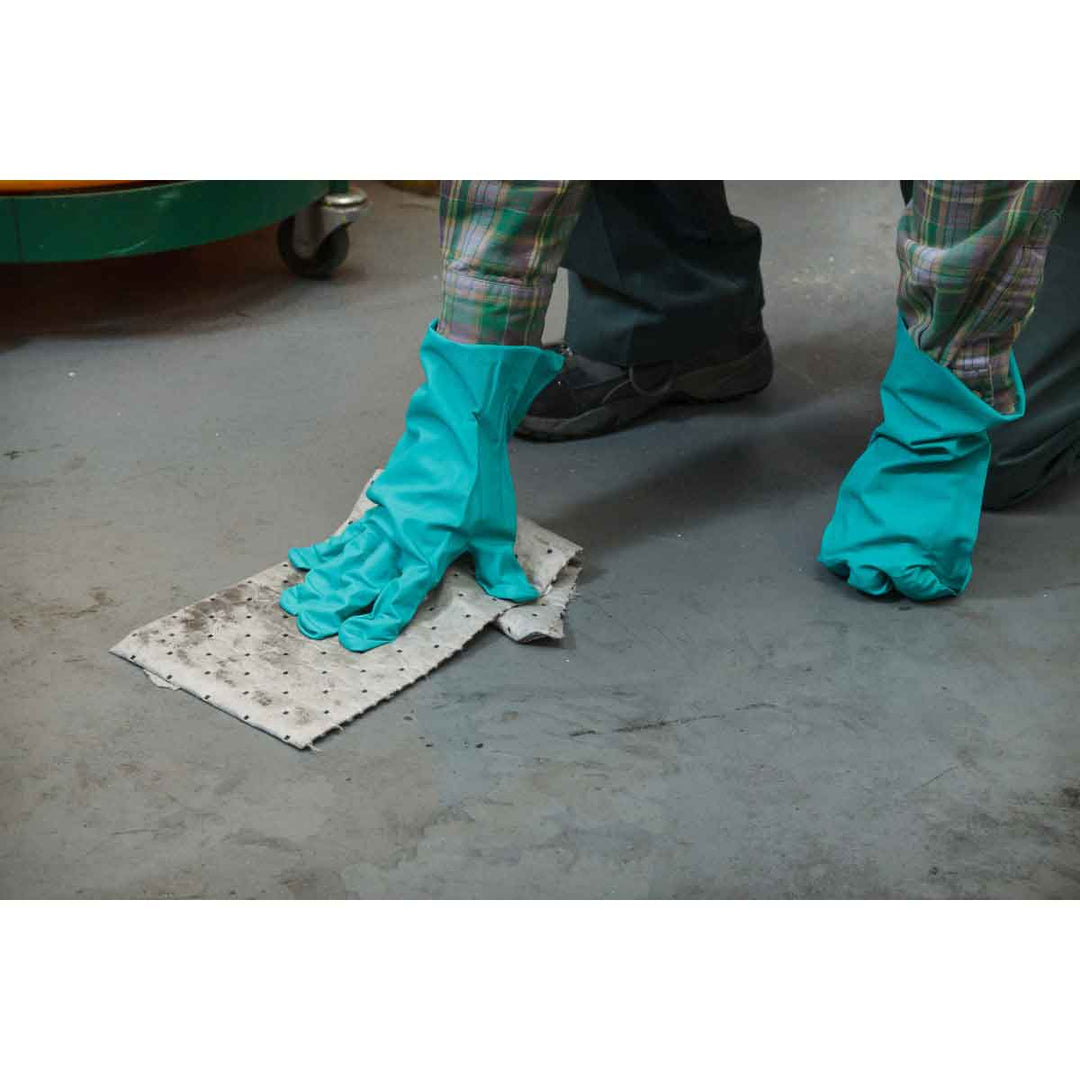 Brady MRO300, MRO Plus Universal Absorbent Pads, Medium Weight, 15" x 19", Absorbency Capacity 20.5 gal, Case of 100 Pads MTESolutions