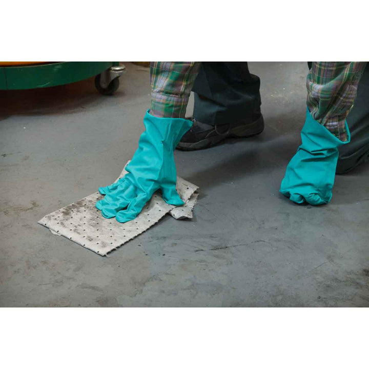 Brady MRO300, MRO Plus Universal Absorbent Pads, Medium Weight, 15" x 19", Absorbency Capacity 20.5 gal, Case of 100 Pads MTESolutions