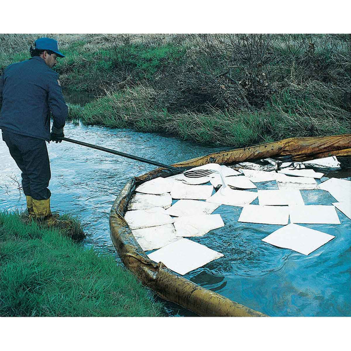 Brady MXO1000, Oil Only Absorbent Pads, Light Weight, 15" x 19", Absorbency Capacity 26 gal, Case of 100 Pads MTESolutions