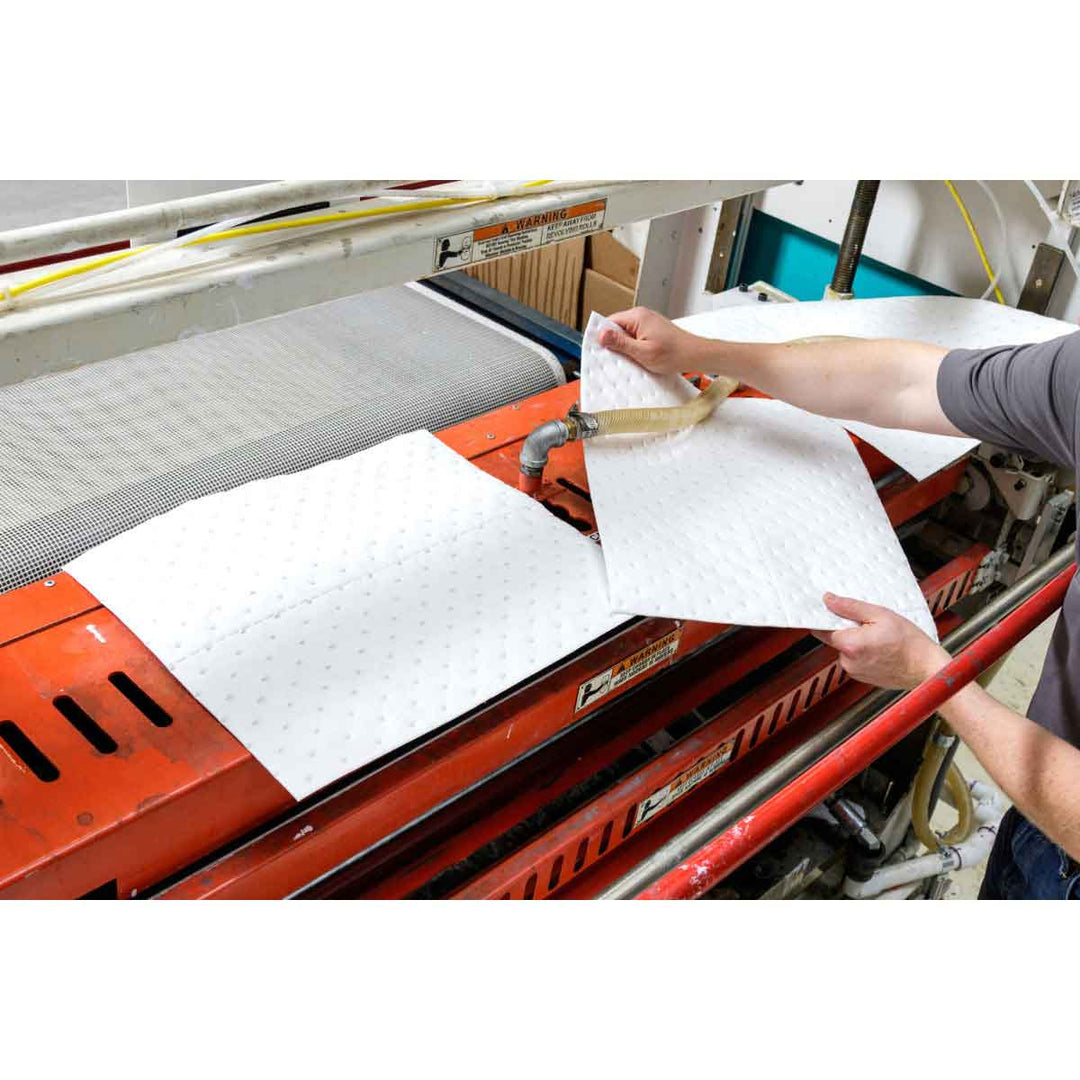 Brady OP100, Oil Plus Oil Only Absorbent Pads, Heavy Weight, 15" x 19", Absorbency Capacity 26 gal, Case of 100 Pads MTESolutions