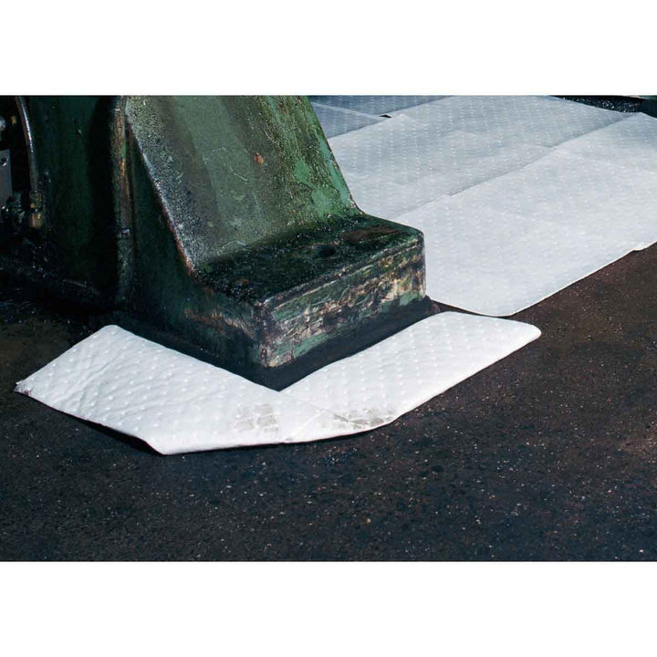 Brady SPC500, SPC Oil Only Absorbent Pads, Light Weight, 15" x 19", Absorbency Capacity 20 gal, Bale of 100 Pads MTESolutions