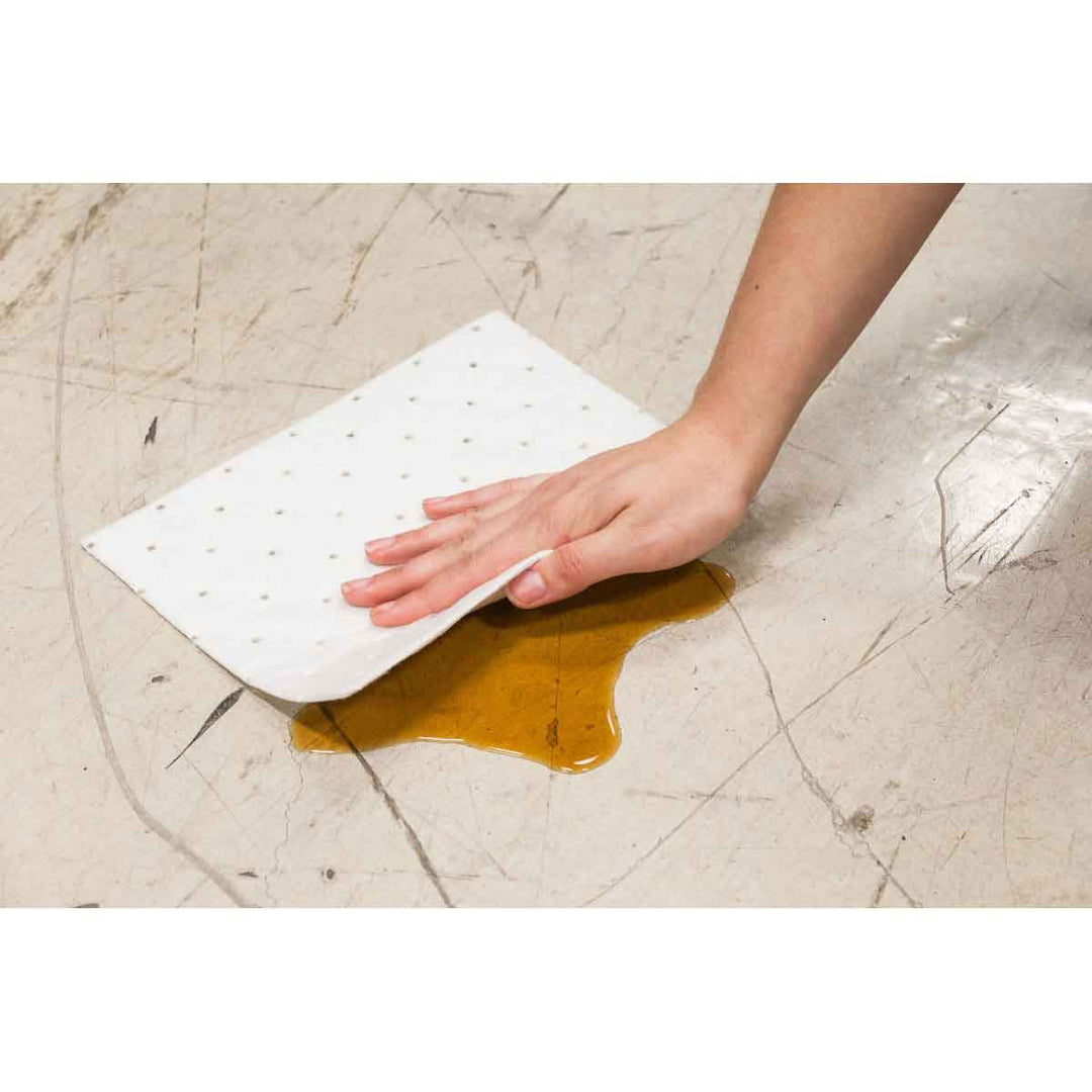 Brady SRPO100, Spill Response Plus Oil Only Absorbent Pads, Heavy Weight, 7.5" x 10", Absorbency Capacity 5.5 gal, Case of 100 Pads MTESolutions