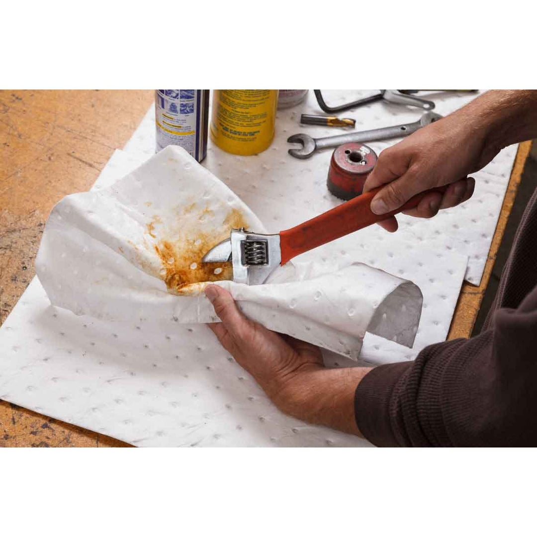 Brady SXT100, SXT Oil Only Absorbent Pads , Heavy Weight, 15" x 19", Absorbency Capacity 19.5 gal, Case of 100 Pads MTESolutions