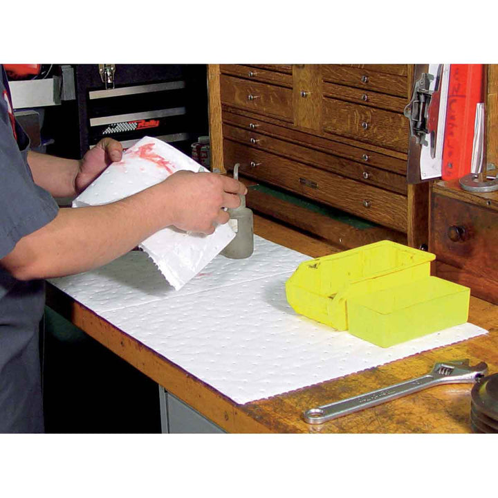Brady SXT100, SXT Oil Only Absorbent Pads , Heavy Weight, 15" x 19", Absorbency Capacity 19.5 gal, Case of 100 Pads MTESolutions