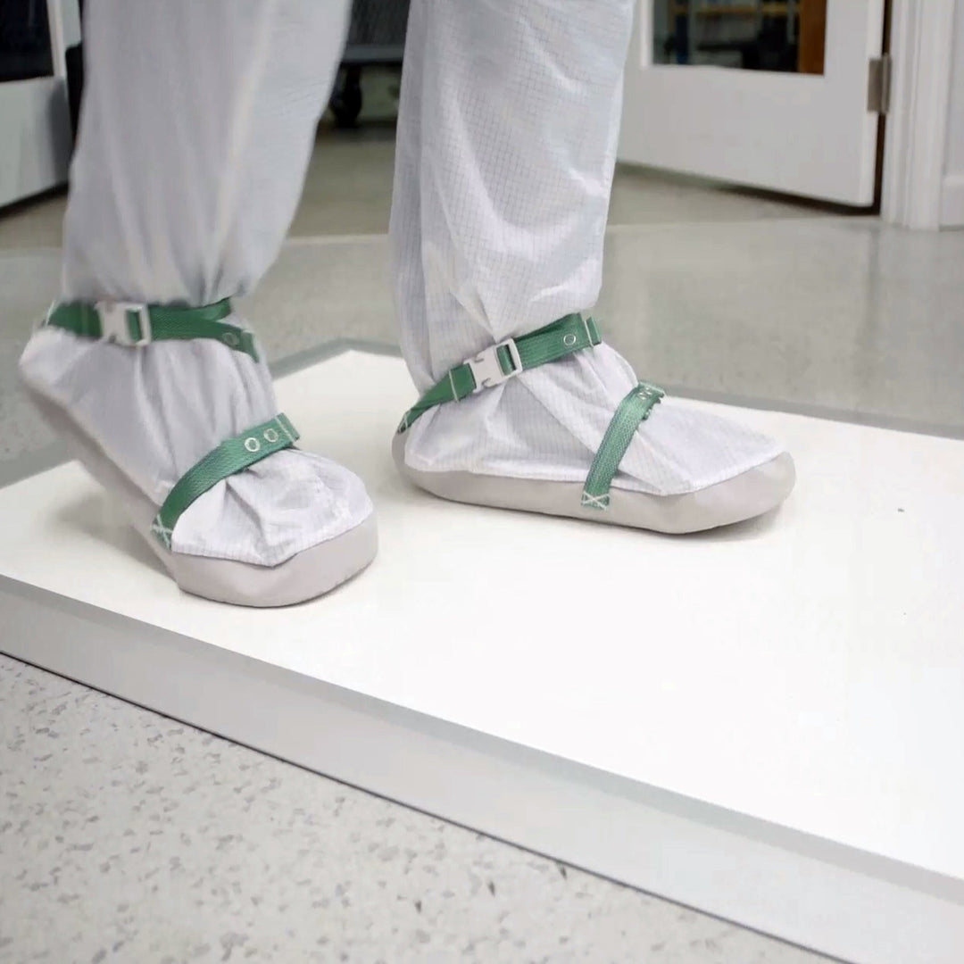 Transforming Technologies CTM2645WH Tacky Mat, 26 in x 45 in, White, Medium Tack, 45µ Thickness, 30 Sheets/Mat, 4 Mats/case MTESolutions