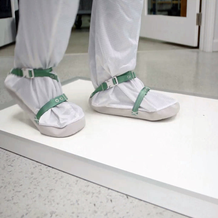 Transforming Technologies CTM2645WH Tacky Mat, 26 in x 45 in, White, Medium Tack, 45µ Thickness, 30 Sheets/Mat, 4 Mats/case MTESolutions